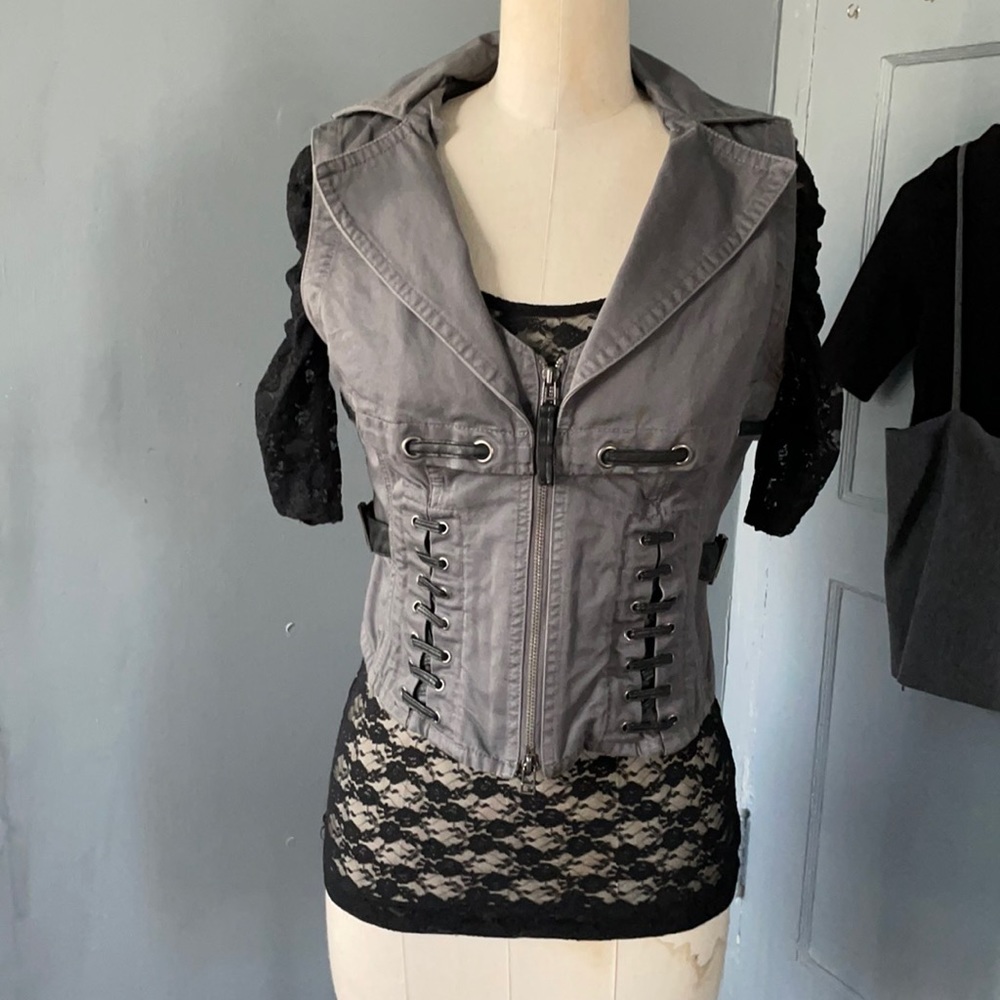 Bebe edgy vest 💖3/30